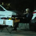 دستفروش خوش‌ پوش؛ مردی با کت‌ وشلوار و کراوات که خیابان‌ها را متحول کرد!