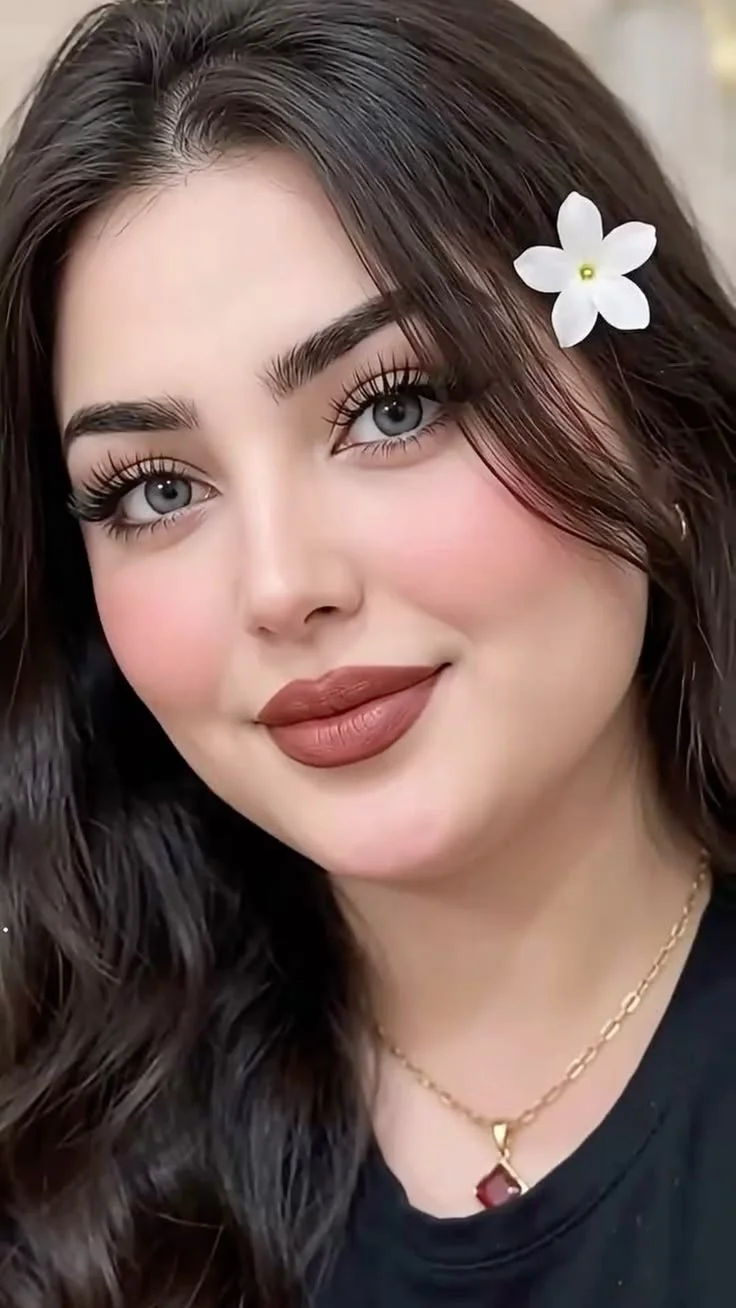 رژلب گوشتی - خط لب گوشتی