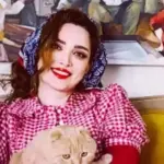 خانه رنگارنگ بهنوش طباطبایی؛ نگاهی به دکوراسیون هنری و نورگیر بازیگر محبوب