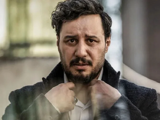 جواد عزتی در نقش سامان در فیلم "خورشید" (۱۳۹۸)