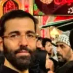 حسین سیب سرخی، مداح مشهور ایرانی در حال اجرای مراسم مذهبی