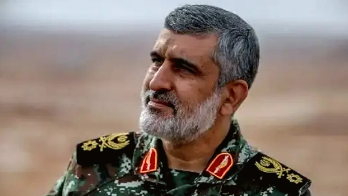تصویر سنگ مزار ساده سردار شهید امیرعلی حاجی زاده منتشر شد