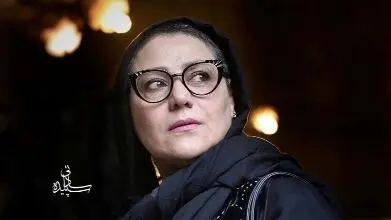 سنگ تمام شبنم مقدمی/ خانم بازیگر با گل‌های زیبا خانه ابدی داریوش مهرجویی را بهشتی کرد
