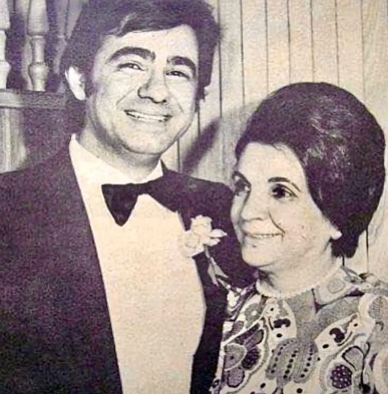 مادر عارف خواننده