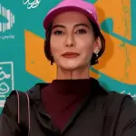 فریبا نادری در حال صحبت درباره فشارهای جوانی و مسیر موفقیت