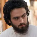 مصطفی زمانی (یوزارسیف) در تونس با استایلی متفاوت + بیوگرافی خواندنی این بازیگر محبوب