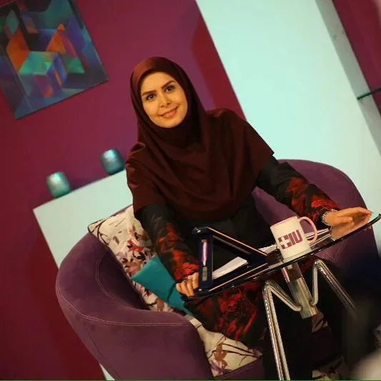 نجمی جودکی مجری و گوینده سابق تلویزیون
