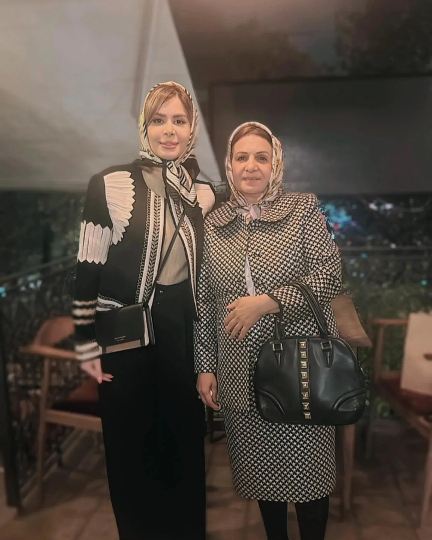 نجمه جودکی در کنار مادرش