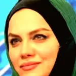 نرگس آبیار و همسرش در کافه‌ای در ایروان