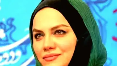نرگس آبیار و همسرش در کافه‌ای در ایروان