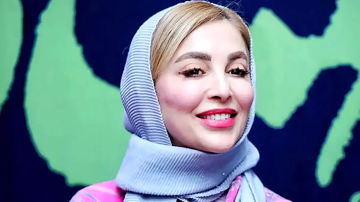 رقص ژیلا صادقی مجری تلویزیون هنگام پخش آهنگ کردی در برنامه زنده