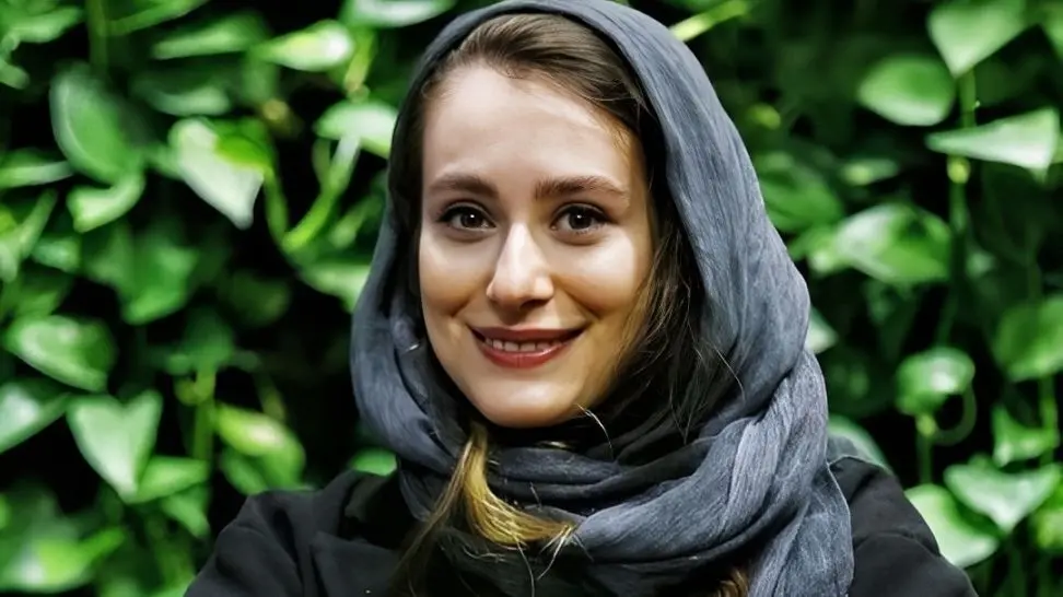 زیباترین عکس گلنوش قهرمانی + چهره واقعی و بیوگرافی بازیگر نقش عطیه در سریال ساهره
