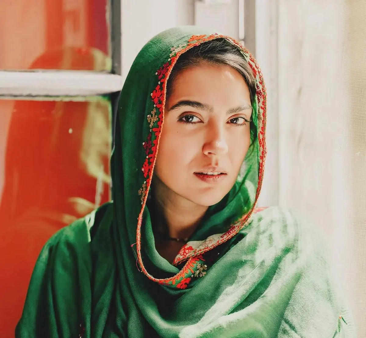 پوشش مونا کرمی