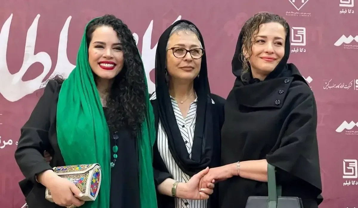 تصویر پربازدید آزیتا حاجیان در کنار دو دخترش؛ حضور در اکران «کافه سلطان»