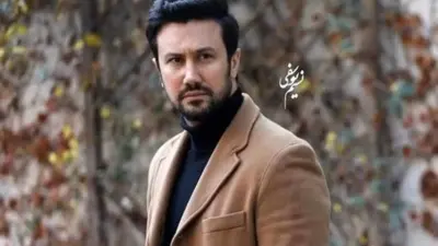 شاهرخ استخری در اتوبوس بلژیک با ظاهری متفاوت و موهای ژولیده دیده شد!