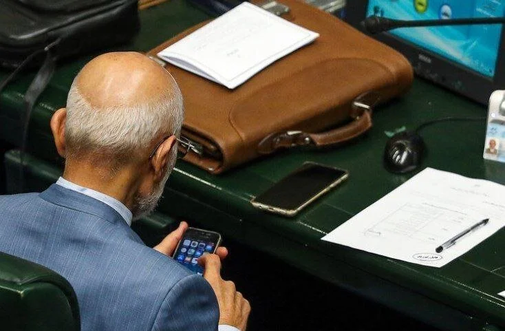 گوشی آیفون مصطفی میرسلیم