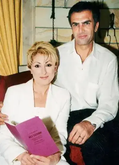 معزز ارسوی و همسر سابقش