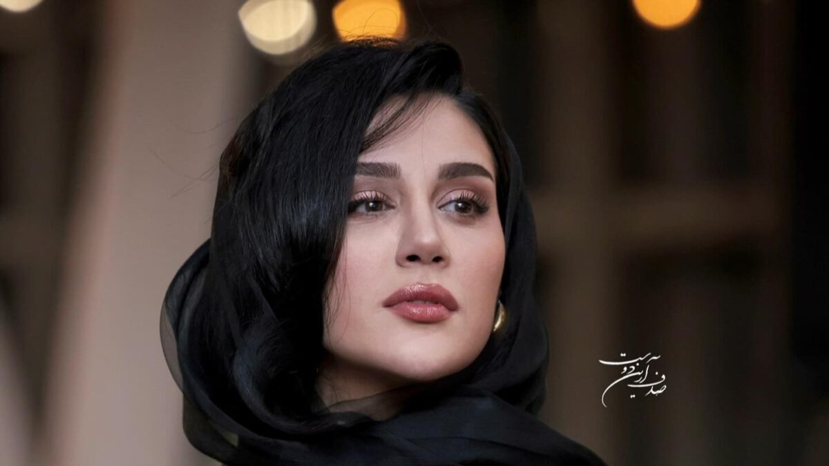 استایل جذاب میترا رفیع در اکران خصوصی فیلم «بی‌دار» + عکس
