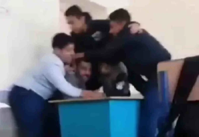 ویدئوی تکان‌دهنده‌ای از حمله خشونت‌آمیز چند دانش‌آموز به معلم در تبریز که همه را شوکه کرد